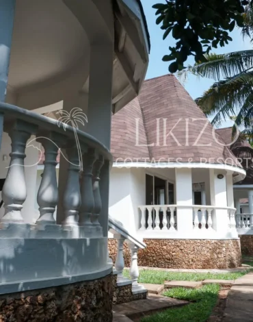 Bar & Restaurant at Likizo Cottages