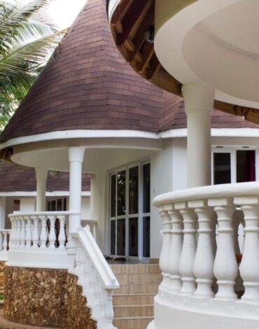 Bar & Restaurant at Likizo Cottages